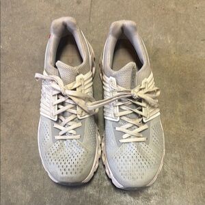 On Gray Athletic Shoes EUC - size 9